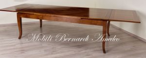 Tavolo allungabile grande in stile classico realizzato artigianalmente in legno di noce